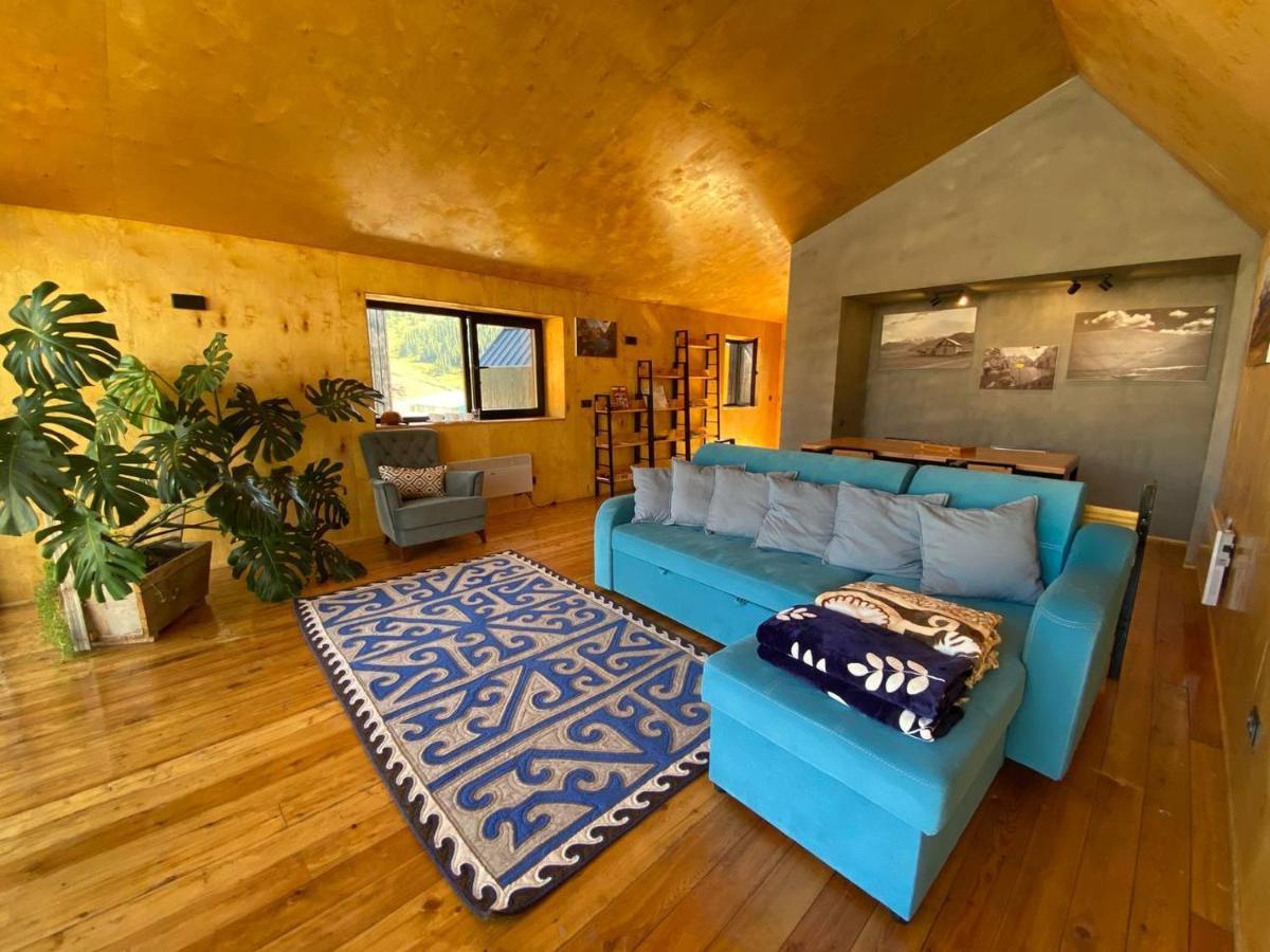 Peak Lodge Jyrgalan エクステリア 写真