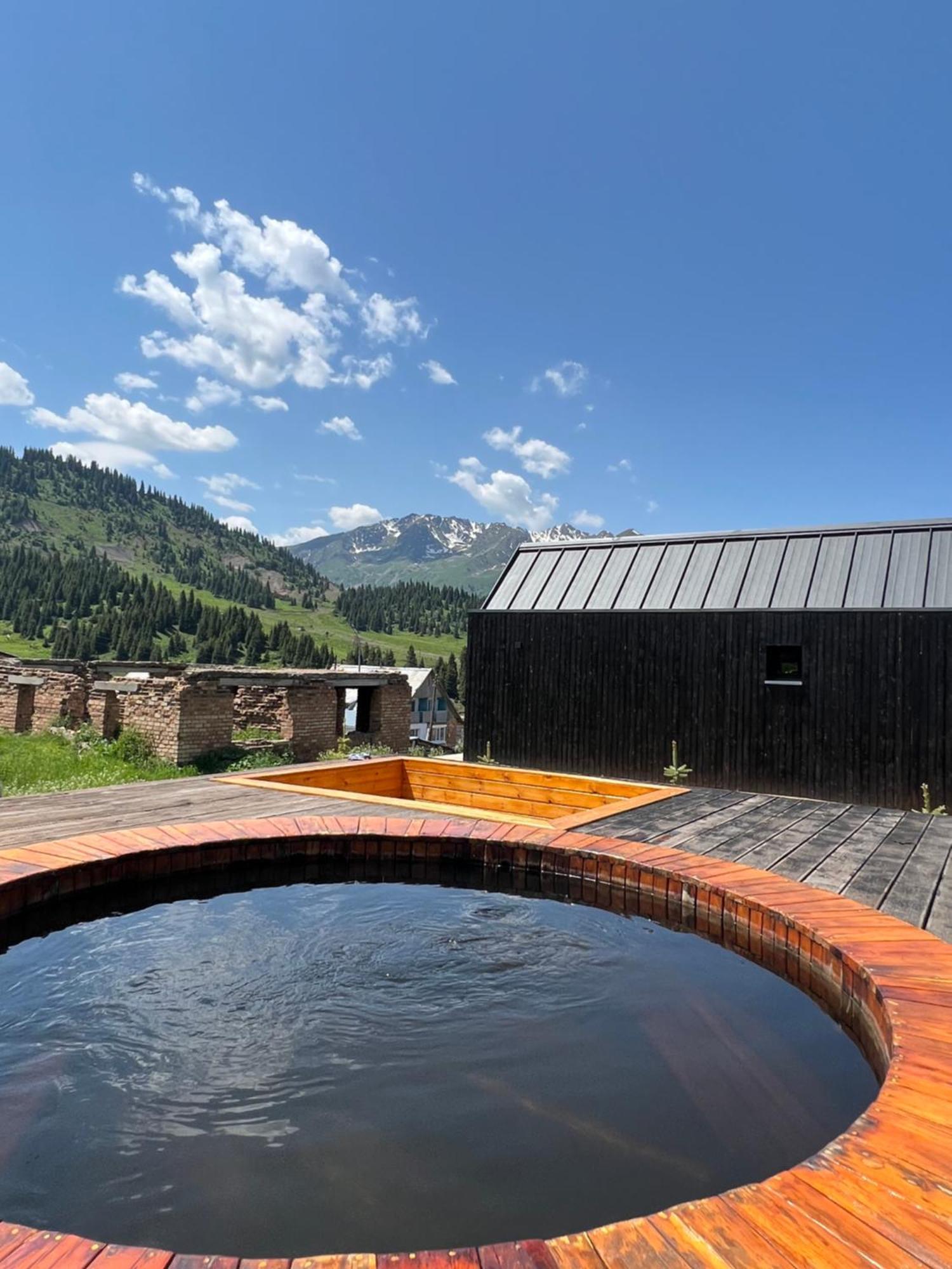 Peak Lodge Jyrgalan エクステリア 写真